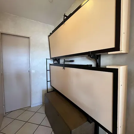 Appartement T2 Climatise Avec Terrasse, Le Lavandou - Fr-1-308-54 アパート