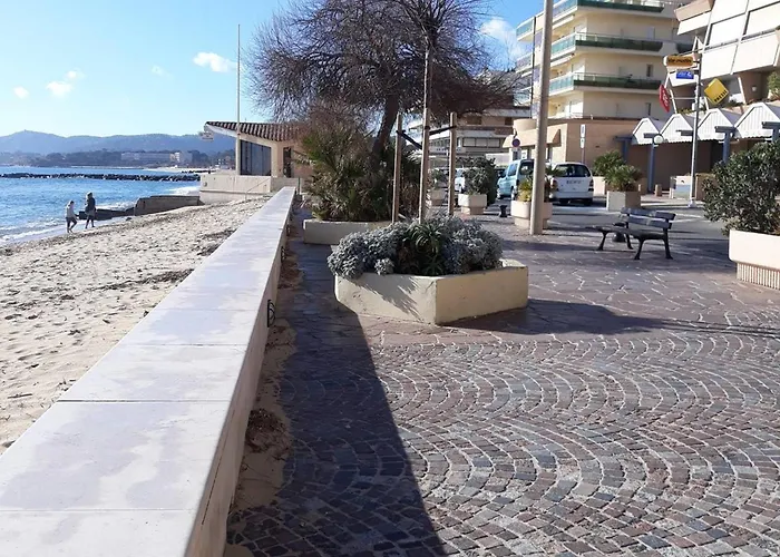 Lägenhet T2 Climatise Avec Terrasse, - Fr-1-308-54