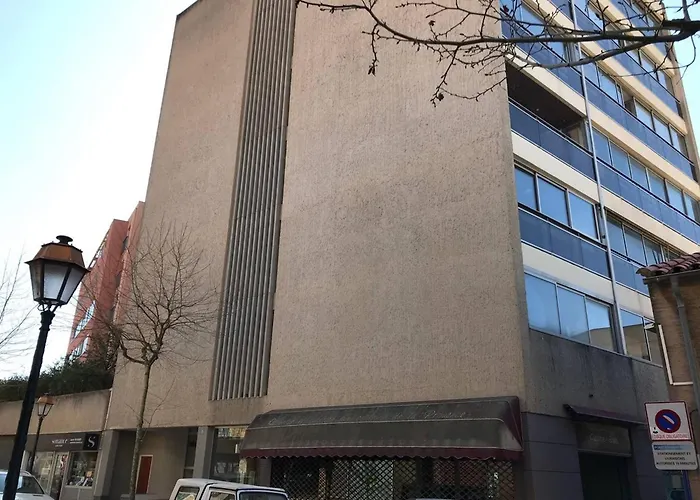 T2 Climatise Avec Terrasse, - Fr-1-308-54 *