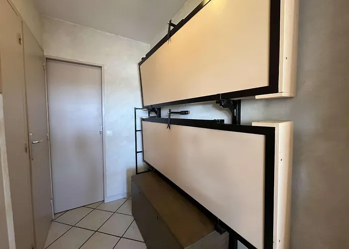 T2 Climatise Avec Terrasse, - Fr-1-308-54 Lägenhet